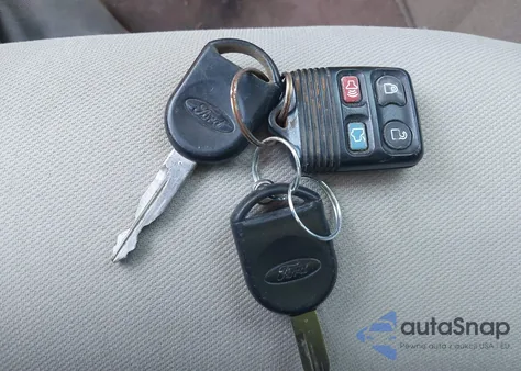 2008 Ford Mustang V6 Deluxe/V6 Premium z USA, uszkodzony, nr VIN 1ZVHT84N085200824